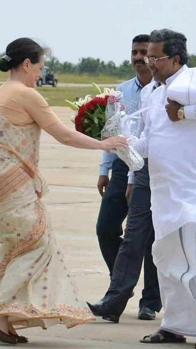 CM Siddaramaiah with Sonia Gandhi