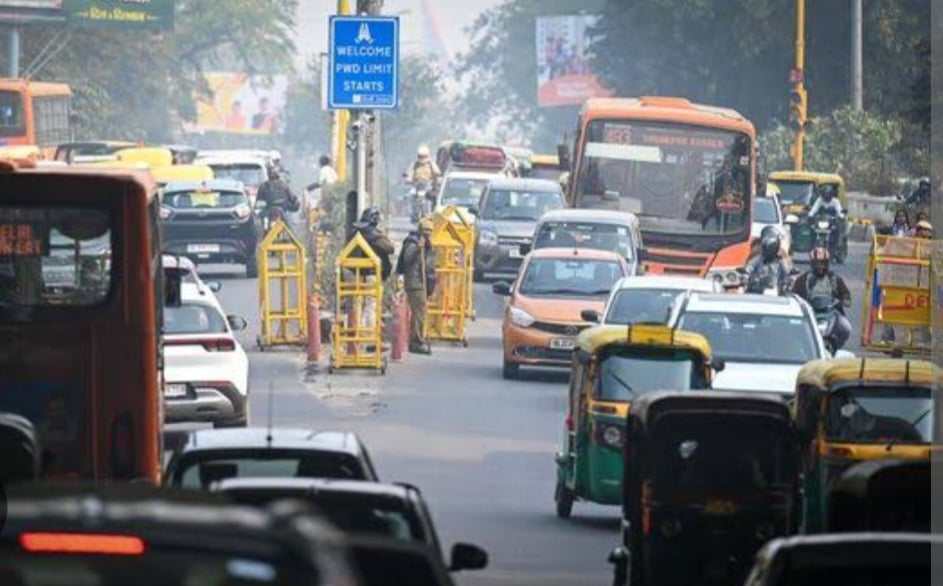 Traffic on Delhi roads